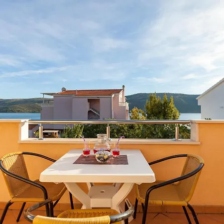 Apartment Davor & Davorka Marina