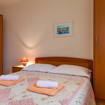Apartment Davor & Davorka Marina