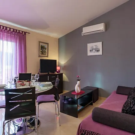 Apartment Davor & Davorka Marina