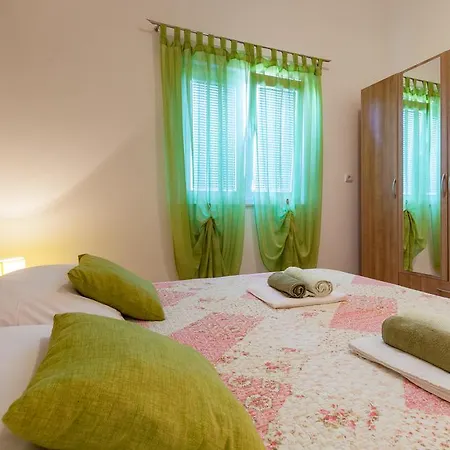 Apartment Davor & Davorka Marina